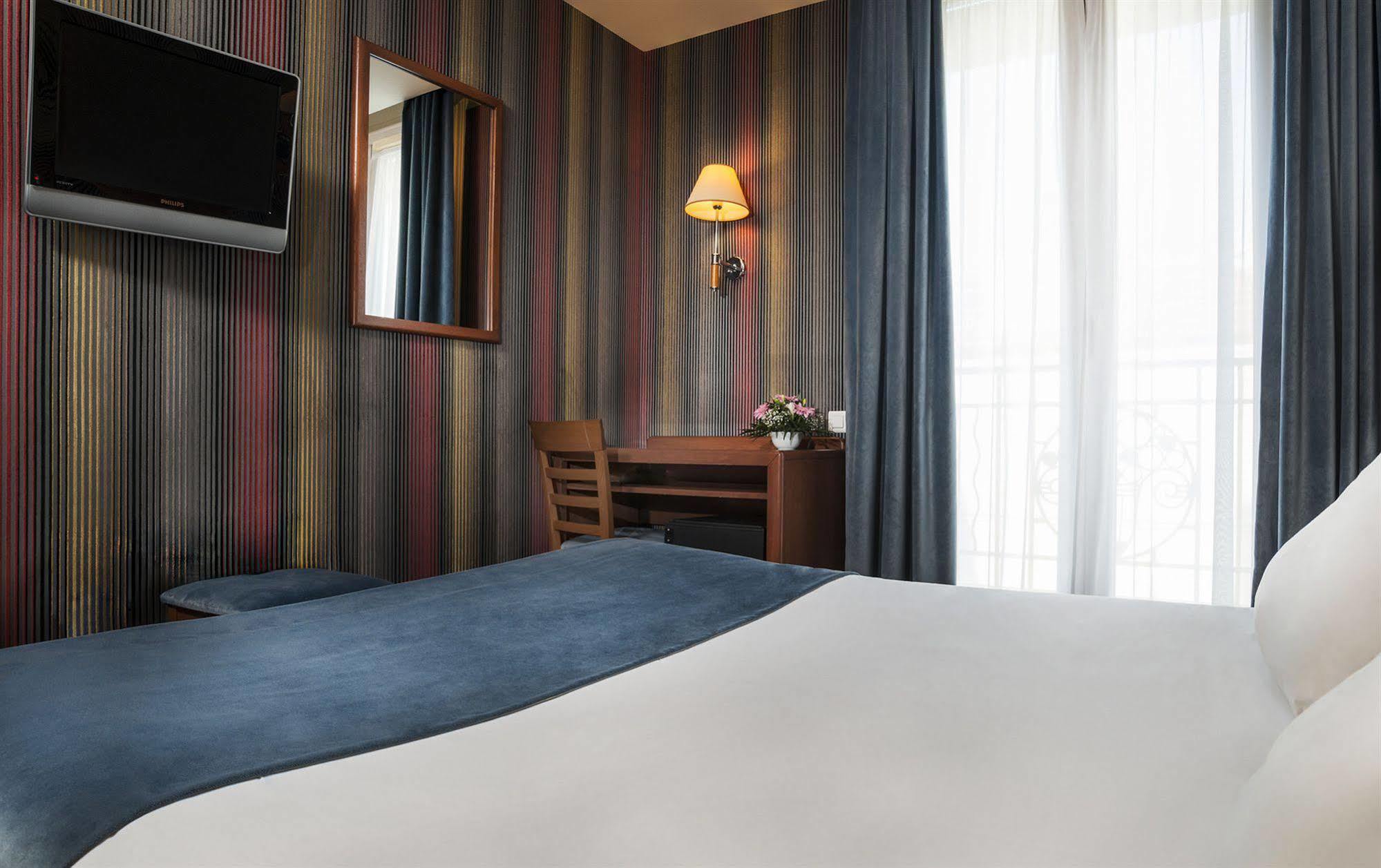 Hotel Charlemagne Neuilly-sur-Seine Quarto foto